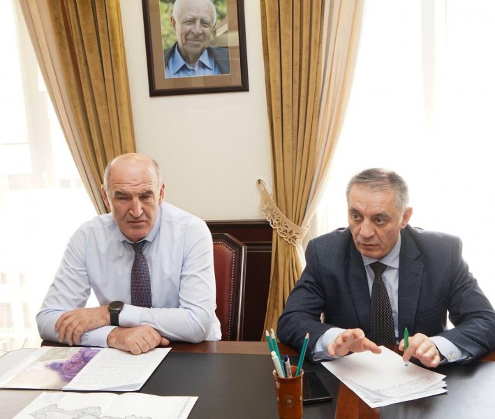 Заместитель Председателя Правительства Республики Дагестан Абдурахман Махмудов провёл личный приём граждан в администрации Хунзахского района - Файл 5