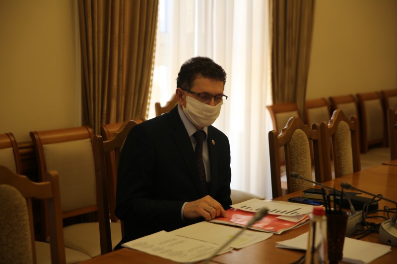 В Махачкале прошло заседание оперативного штаба по  противодействию завоза и распространению коронавируса