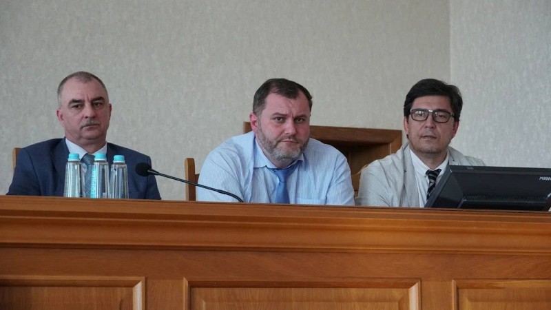 Абдурахман Махмудов: «Пациент не должен ждать лекарств, он должен понимать, как сможет продолжить лечение» - Файл 6