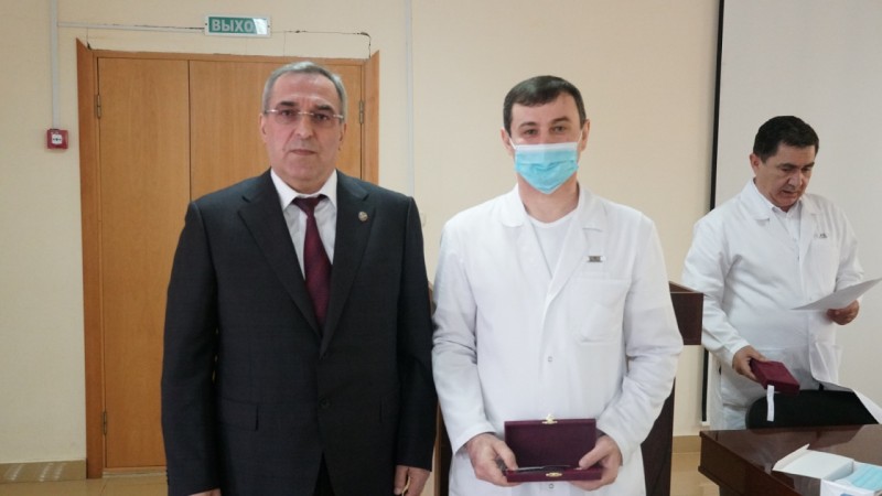 Состоялось награждение врачей РКБСМП за вклад в борьбу с коронавирусом - Файл 1