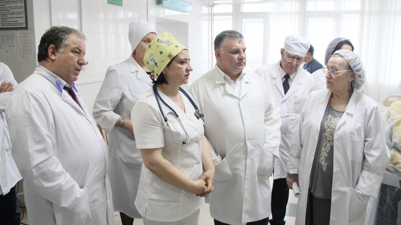Ведущие врачи Санкт-Петербурга ознакомились  с работой Перинатального центра «Мама Патимат» и ДРКБ - Файл 11