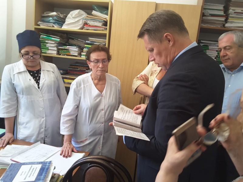 В Махачкалу с рабочим визитом прибыл руководитель Федеральной службы по надзору в сфере здравоохранения Михаил Мурашко - Файл 1