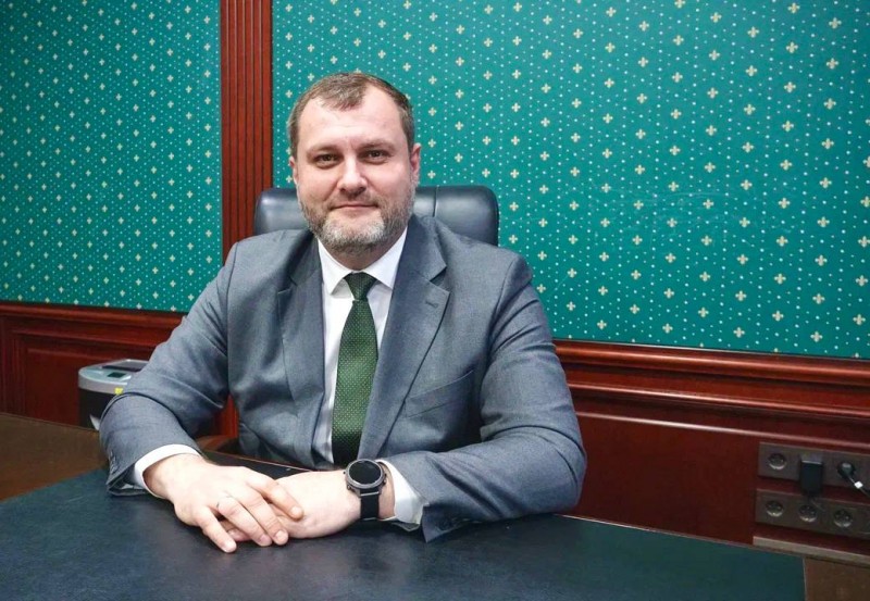 Министр здравоохранения Ярослав Глазов поздравяет с Международным днём медицинской сестры!