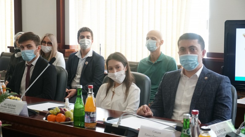 В Минздраве Дагестана состоялся круглый стол по вопросам развития волонтерского движения - Файл 5
