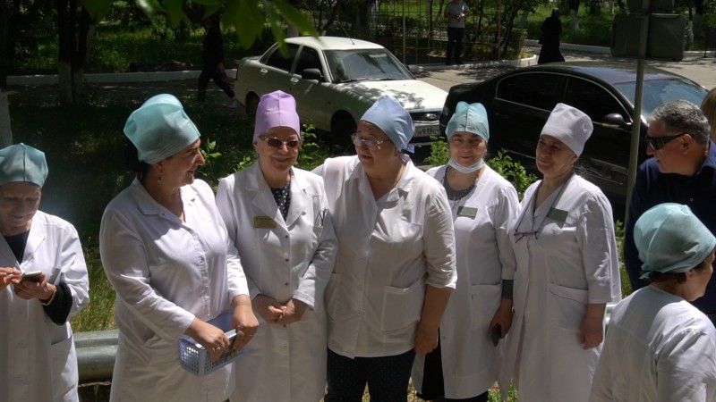 Мемориальную доску основательнице Республиканского онкоцентра открыли сегодня в Махачкале - Файл 4