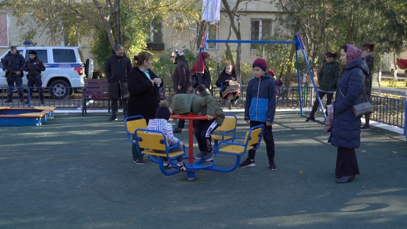В Каспийске открыли благоустроенный двор