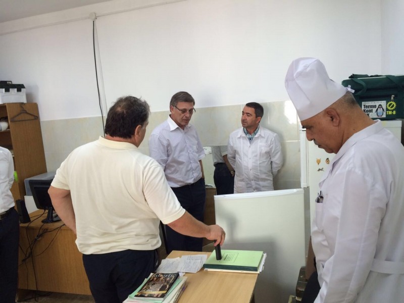 Танка Ибрагимов ознакомился с работой районной поликлиники в селе Каякент