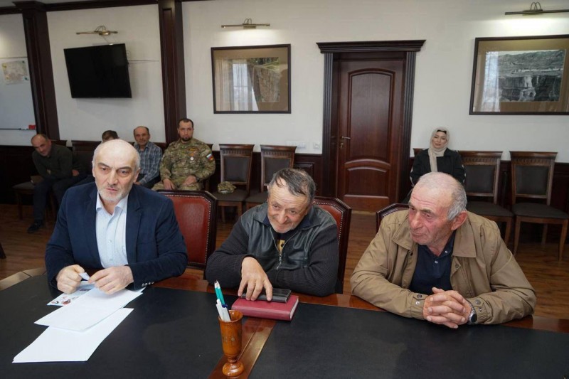 Заместитель Председателя Правительства Республики Дагестан Абдурахман Махмудов провёл личный приём граждан в администрации Хунзахского района - Файл 4