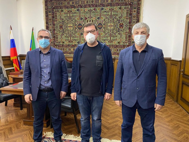 Заместитель Министра здравоохранения РФ Олег Гриднев о распространении коронавируса: «Это как радиация, его не чувствуешь, но люди болеют, умирают. И с этим нам надо бороться всем вместе!»