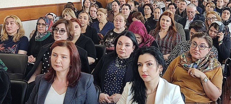 В Минздраве Дагестана проходит совещание под руководством заместителя председателя Правительства РД Абдурахмана Махмудова по снижению налоговой задолженности в медицинских учреждениях. - Файл 1