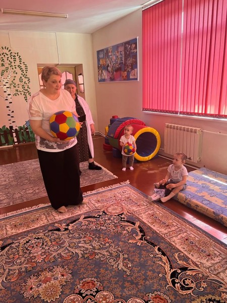 Министр здравоохранения РД поздравила малышей Республиканского дома ребёнка