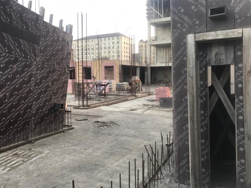На многолетнем долгострое новой больницы в Избербаше возобновились строительные работы - Файл 1