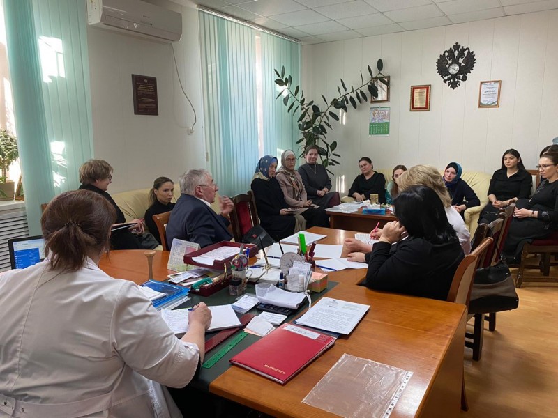 Врачи Республиканского центра охраны здоровья семьи и репродукции обсудили новый формат работы с женскими консультациями - Файл 1