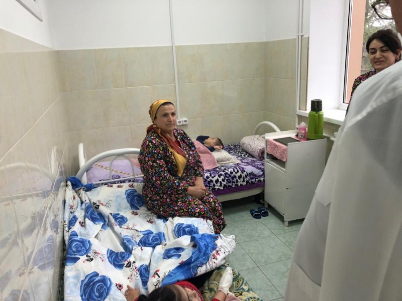 Глава Минздрава Дагестана навестил детей госпитализированных в Каякентскую ЦРБ с острой кишечной инфекцией - Файл 2