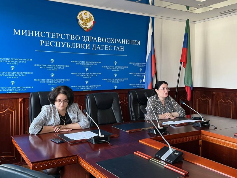 Ситуации с заболеваемостью корью и проводимой в Дагестане подчищающей иммунизации от этой инфекции было посвящено совместное селекторное совещание специалистов Минздрава и Роспотребнадзора по РД.