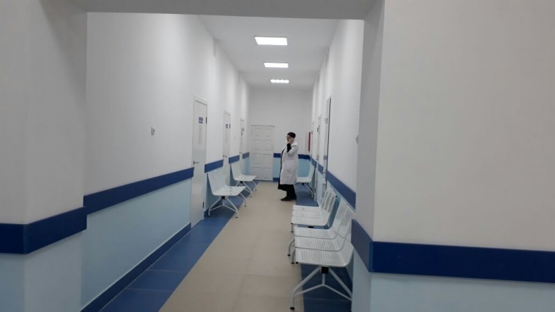 В  поликлиниках ДагОгней и Капийска обновили вход и зону ожидания для пациентов - Файл 1