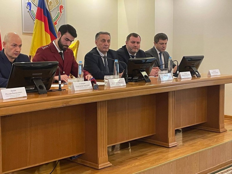 Вице-премьер Дагестана Абдурахман Махмудов и министр здравоохранения РД Ярослав Глазов приняли участие в итоговой коллегии республиканского Роспотребнадзора за прошедший год - Файл 2