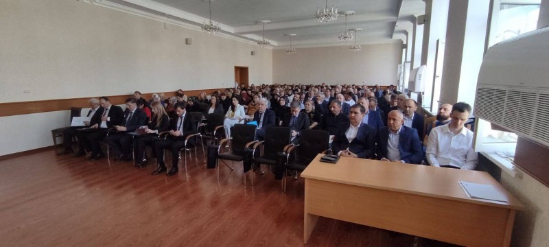 В Минздраве Дагестана проходит совещание под руководством заместителя председателя Правительства РД Абдурахмана Махмудова по снижению налоговой задолженности в медицинских учреждениях. - Файл 2