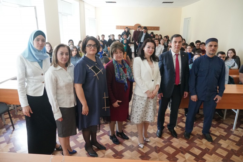 Специалисты Минздрава Дагестана и религиозные деятели  рассказали студентам о пользе вакцинации - Файл 3