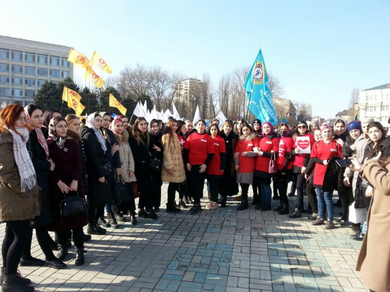 Дагестанские  медики приняли участие в митинге поддержку российских олимпийцев