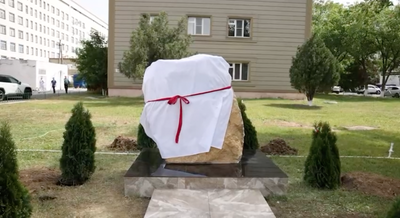 Мемориал героям, погибшим в ходе Специальной военной операции, открыли на территории Детской республиканской клинической больницы