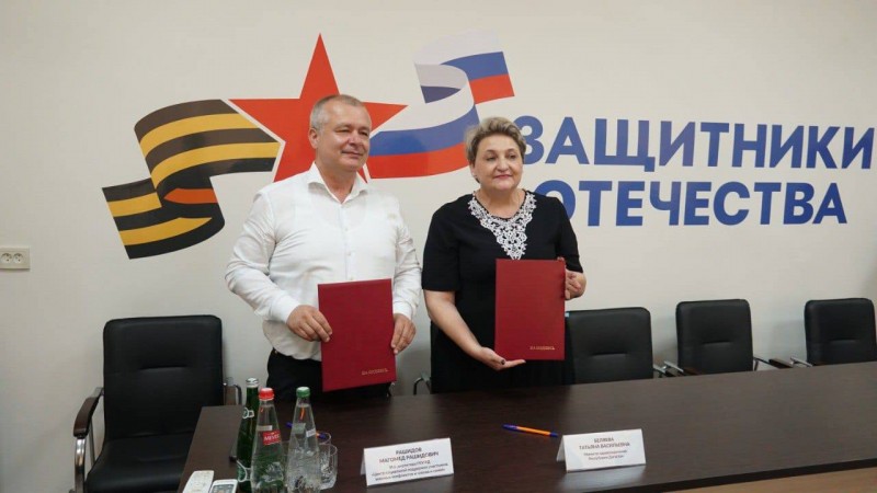 Председатель Профсоюза работников здравоохранения РФ Анатолий Домников посетил филиал Государственного Фонда поддержки участников СВО «Защитники Отечества» по Республике Дагестан - Файл 2