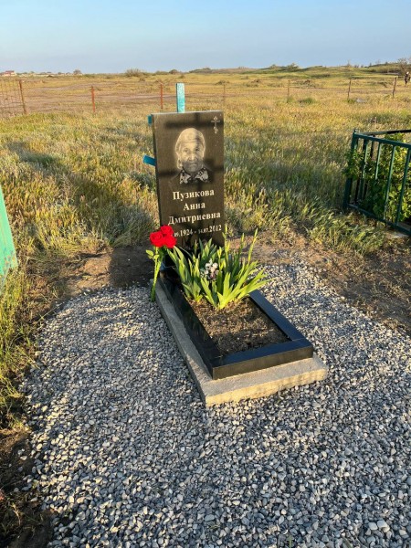 Сотрудники Сулакской участковой больницы облагородили могилы ветеранов Великой Отечественной войны