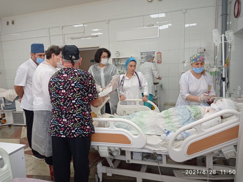 Министр здравоохранения РД посетила детей, пострадавших при хлопке газа в Махачкале
