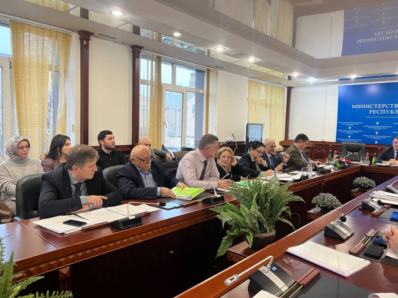 В Минздраве Дагестана продолжается заслушивание медицинских организаций по итогам их работы в минувшем году - Файл 3