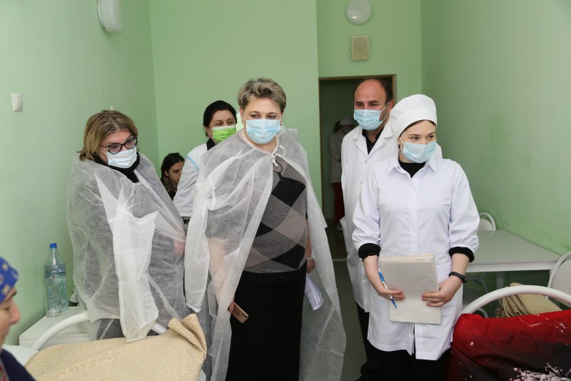 Татьяна Беляева навестила пациентов Хунзахской ЦРБ, госпитализированных с ОКИ - Файл 5
