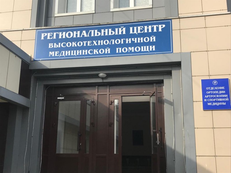 Пострадавших при пожаре в частном доме навестили  руководитель Администрации Главы и Правительства РД и министр  здравоохранения РД