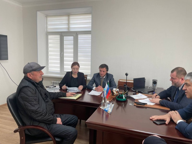 Ярослав Глазов провёл приём граждан в Левашинском районе - Файл 2