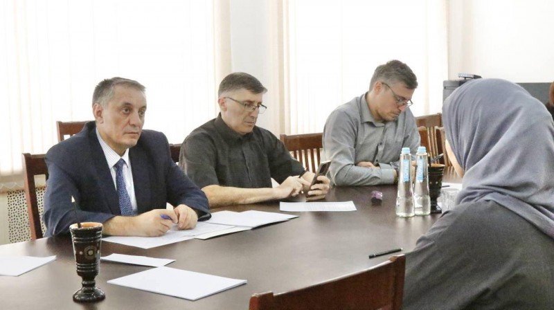 Заместитель Председателя Правительства Республики Дагестан Абдурахман Махмудов провел личный прием граждан в Буйнакске.
