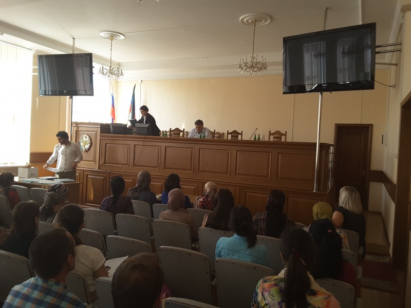 Почти 250 специалистов отправятся в этом году работать "на село" по программе "Земский доктор" в Дагестане
