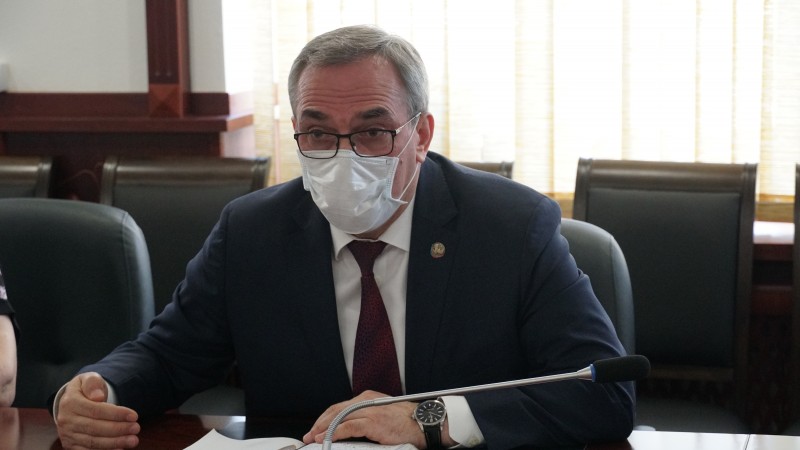 Главврач больницы в Коммунарке  Денис Проценко встретился с министром здравоохранения РД Джамалудином Гаджиибрагимовым - Файл 1
