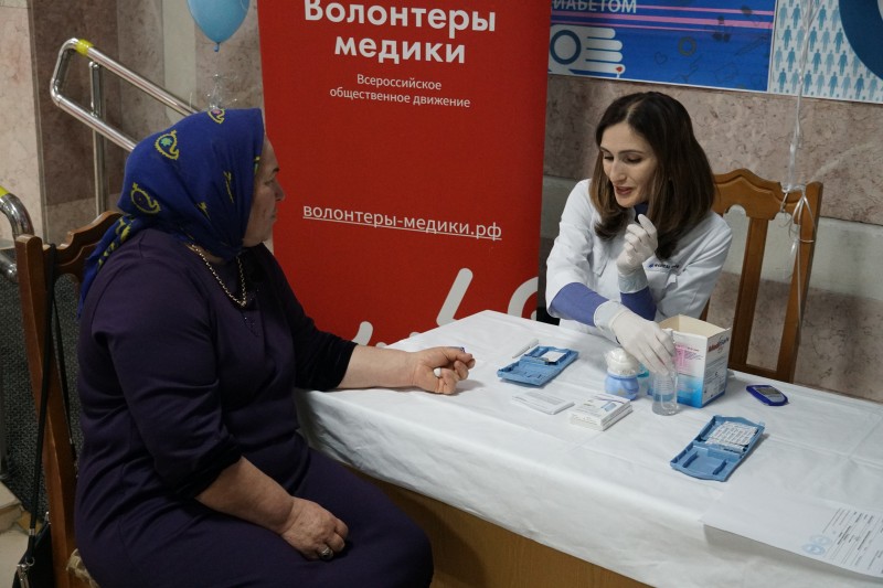 Около 200 человек прошли экспресс-обследование в РДЦ  во Всемирный день борьбы с сахарным диабетом - Файл 1