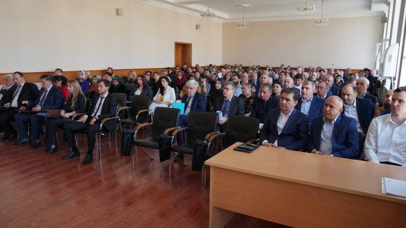 На прошедшем в Минздраве РД совещании с главными врачами медицинских организаций Дагестана по поводу снижения кредиторской задолженности - Файл 2