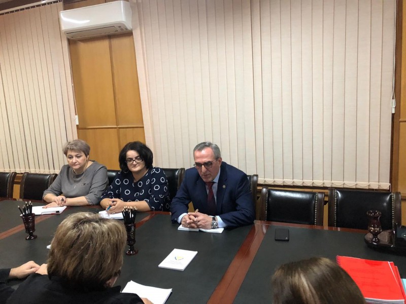 Министр Джамалудин Гаджиибрагимов провел рабочую встречу  со специалистами МНТК «Микрохирургии глаза» им С.Н. Федорова - Файл 3