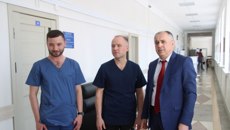 Решение проблемы за один визит к врачу. Сразу две уникальные для Дагестана операции по лечению кистей рук прошли в РКБ - Файл 7