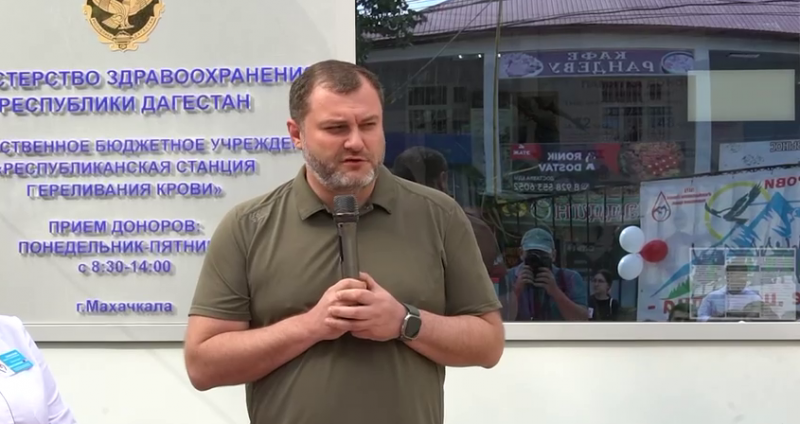Во Всемирный день донора костного мозга врио министра здравоохранения РД Ярослав Глазов вручил грамоты и благодарности активистам, пропагандирующим донорство костного мозга и людям, вступившим в Регистр доноров костного мозга