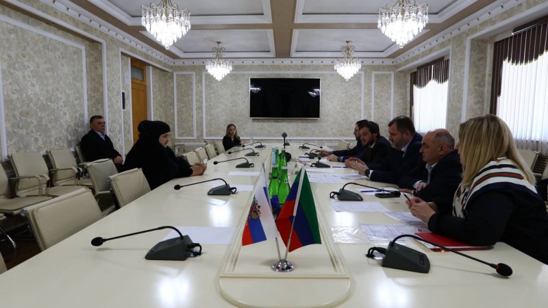 Здоровье горожан: врио министра здравоохранения РД провел прием граждан в Хасавюрте - Файл 5