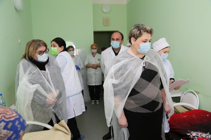 Татьяна Беляева навестила пациентов Хунзахской ЦРБ, госпитализированных с ОКИ - Файл 6