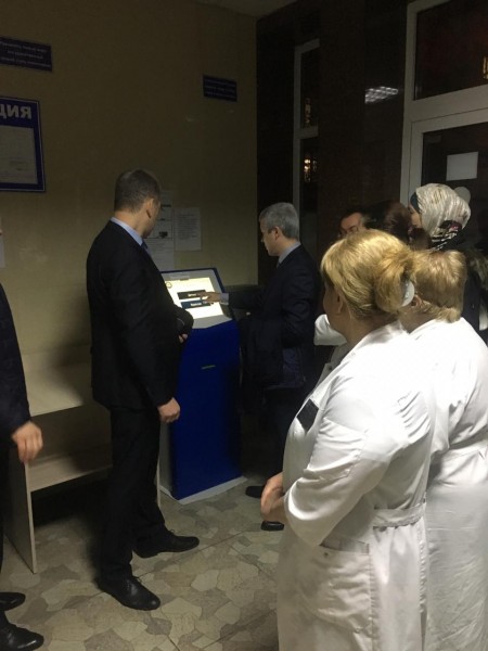 Руководитель Администрации Главы и Правительства РД Владимир Иванов ознакомился с результатами внедрения принципов бережливости в медучреждениях - Файл 3