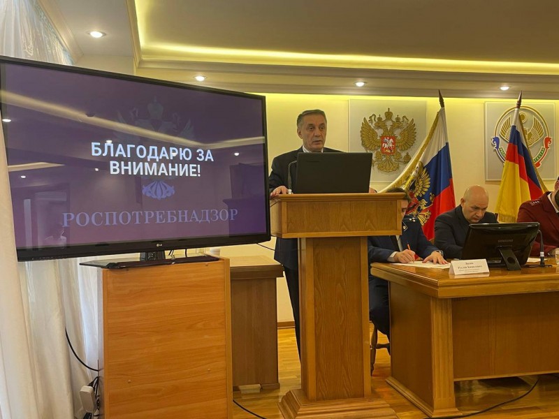 Вице-премьер Дагестана Абдурахман Махмудов и министр здравоохранения РД Ярослав Глазов приняли участие в итоговой коллегии республиканского Роспотребнадзора за прошедший год - Файл 1