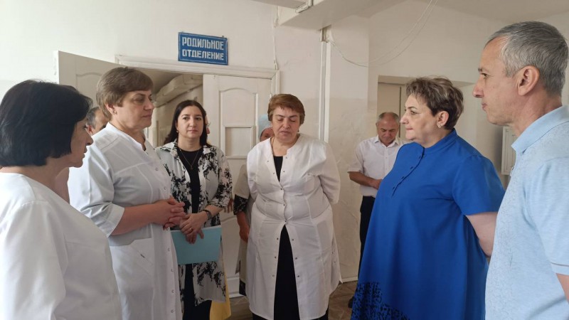 Татьяна Беляева с аппаратом Минздрава РД сегодня с рабочей поездкой посетила Ахтынскую ЦРБ - Файл 5