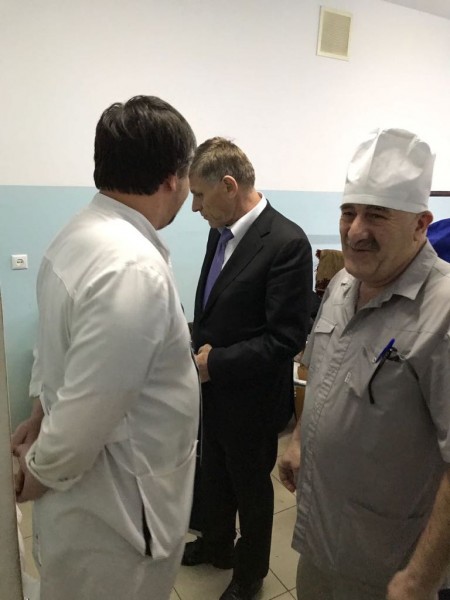 Врио министра здравоохранения Танка Ибрагимов навестил пострадавших в крупной аварии в Кизилюртоском районе