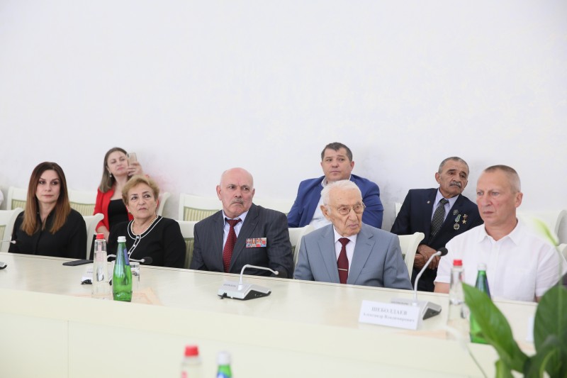 Министр Джамалудин Гаджиибрагимов удостоен гражданской награды «Общественное признание» - Файл 2