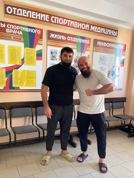 20 июля в Москве состоится большой боксерский вечер, главным событием которого станет поединок между Магомедом Исмаиловым и Владимиром Минеевым. Звезды ММА впервые встретятся по правилам бокса