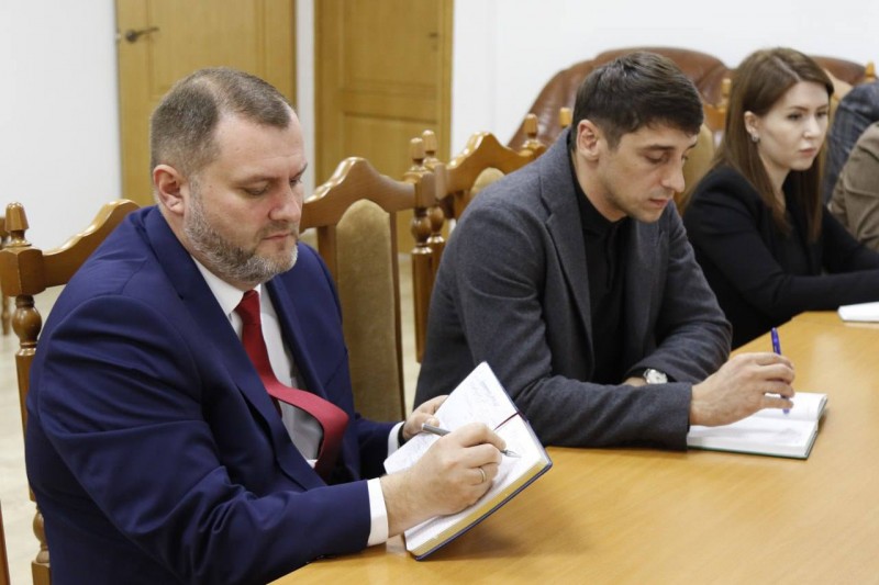 Абдурахман Махмудов отреагировал на вызвавшие возмущение граждан большие очереди в республиканском - Файл 3