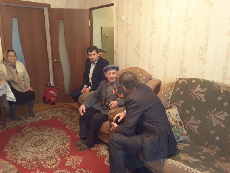 Министр  Танка Ибрагимов навестил  ветеранов ВОВ и поздравил их с наступающим Днем Победы - Файл 4